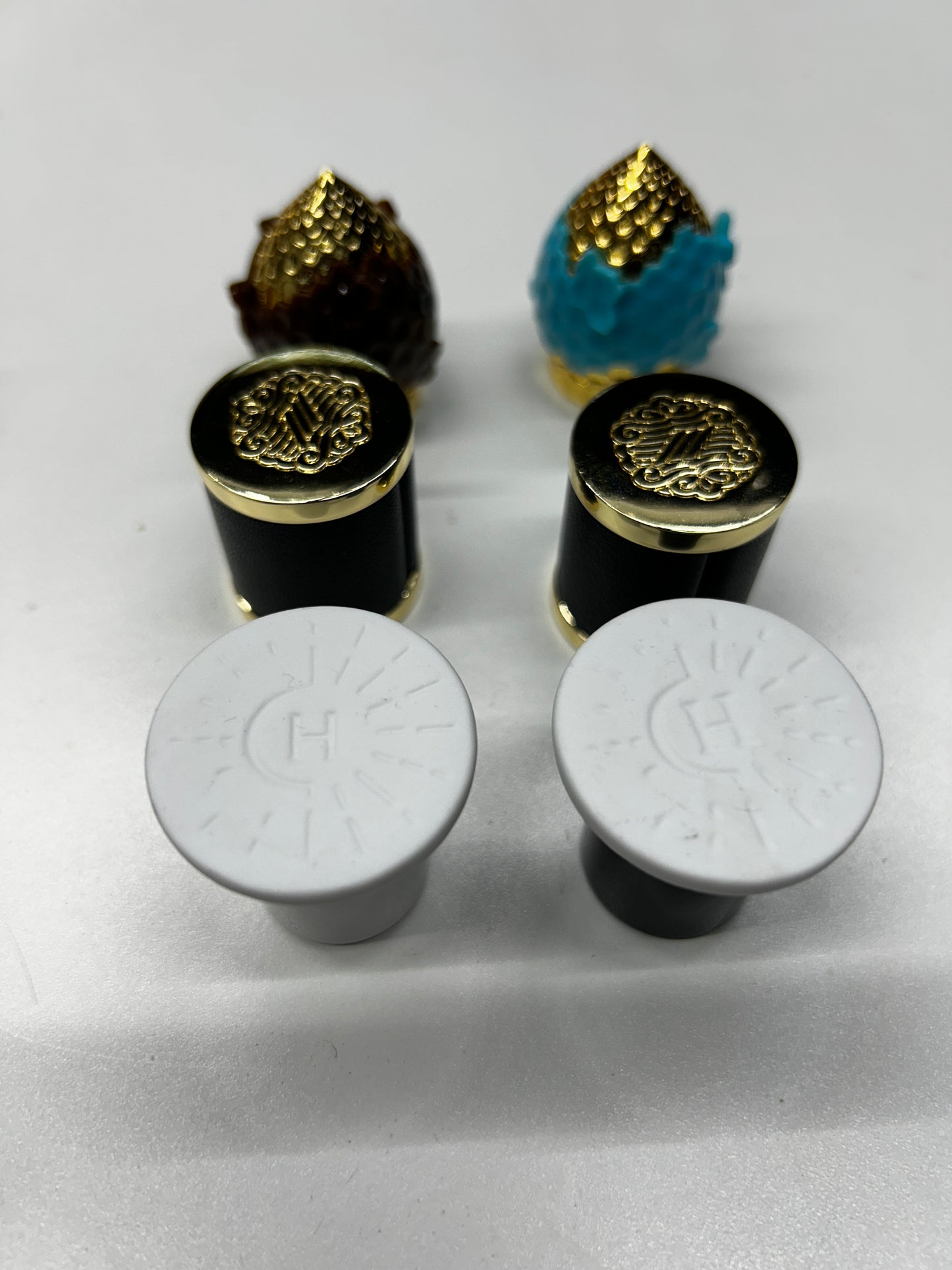 Caps
