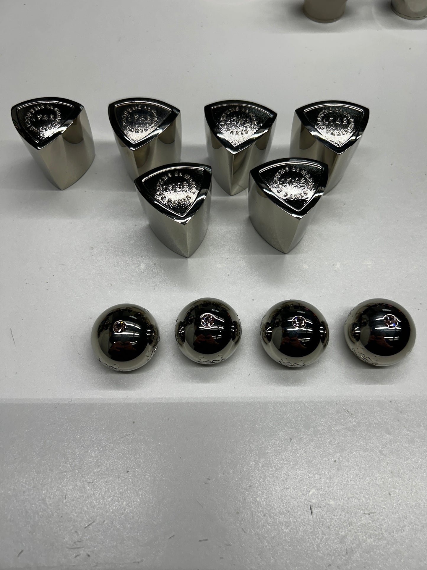Caps