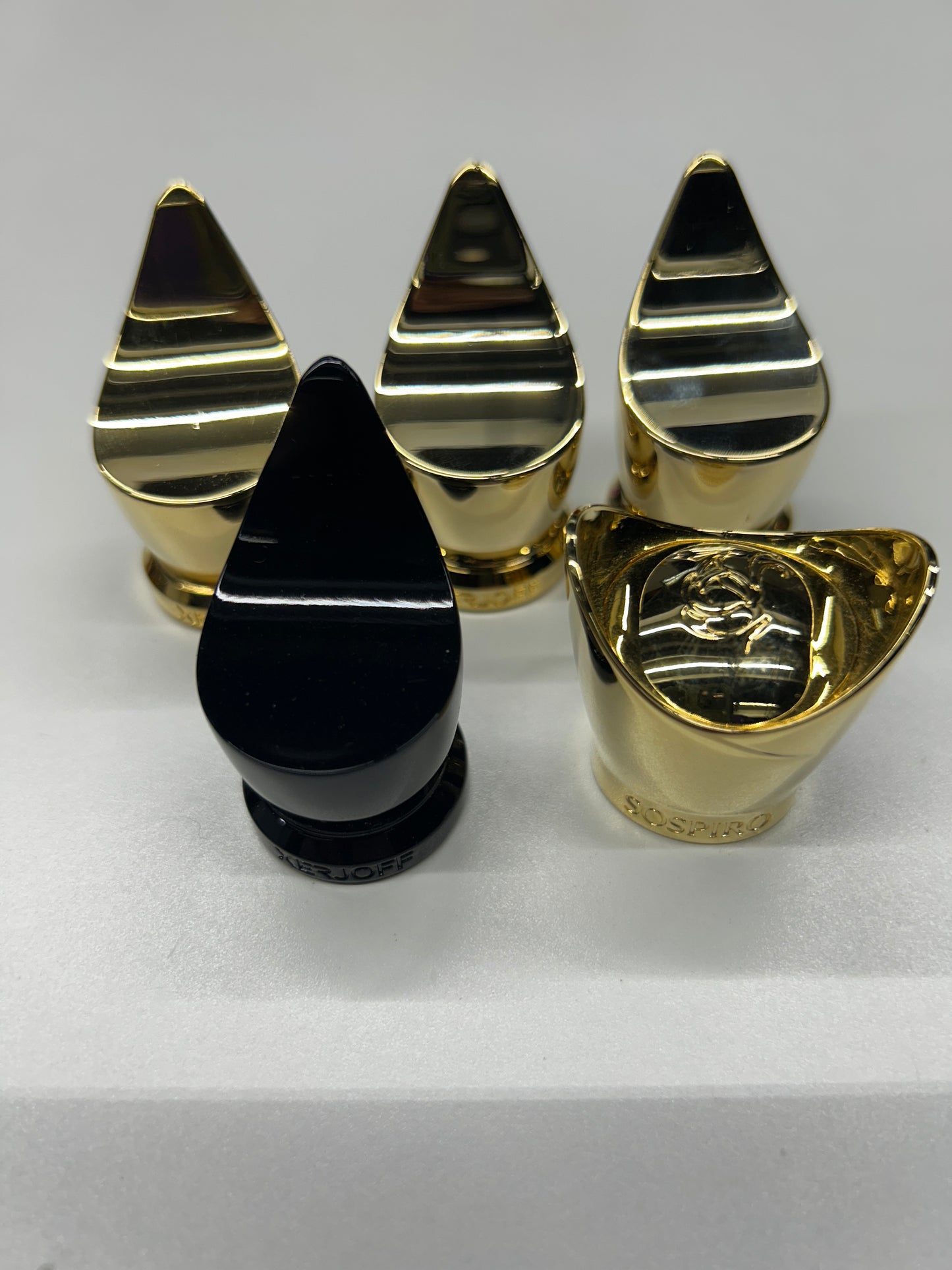 Caps